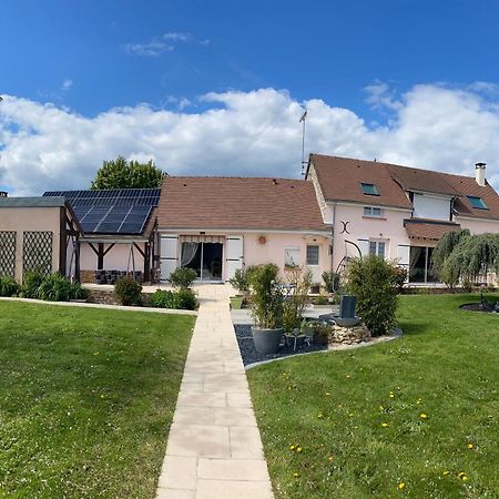 Une Parenthese Fleurie La Heuniere Kültér fotó