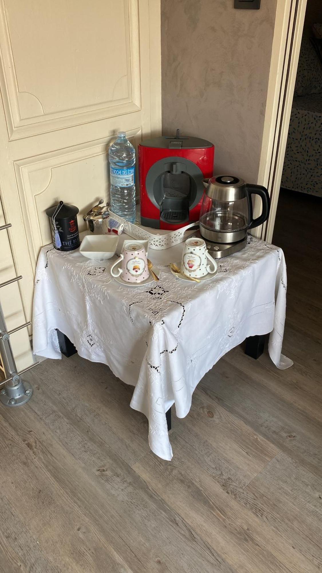 Une Parenthese Fleurie La Heuniere Kültér fotó